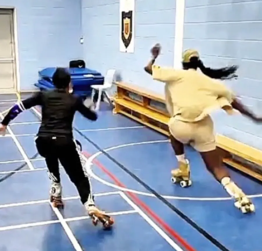 2 roller skaters mid moves gallery image 1